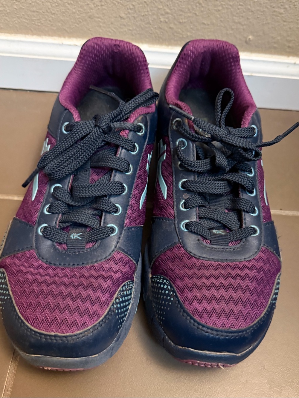 KURU QUANTUM WIDE STABILITY ELECTRIC GRAPE SNEAKERS SIZE 7 Athletic Comfort